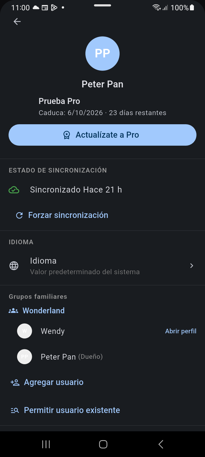 Panel de Cuenta que muestra usuario activo, nivel Pro Trial, estado de sincronización y grupos familiares