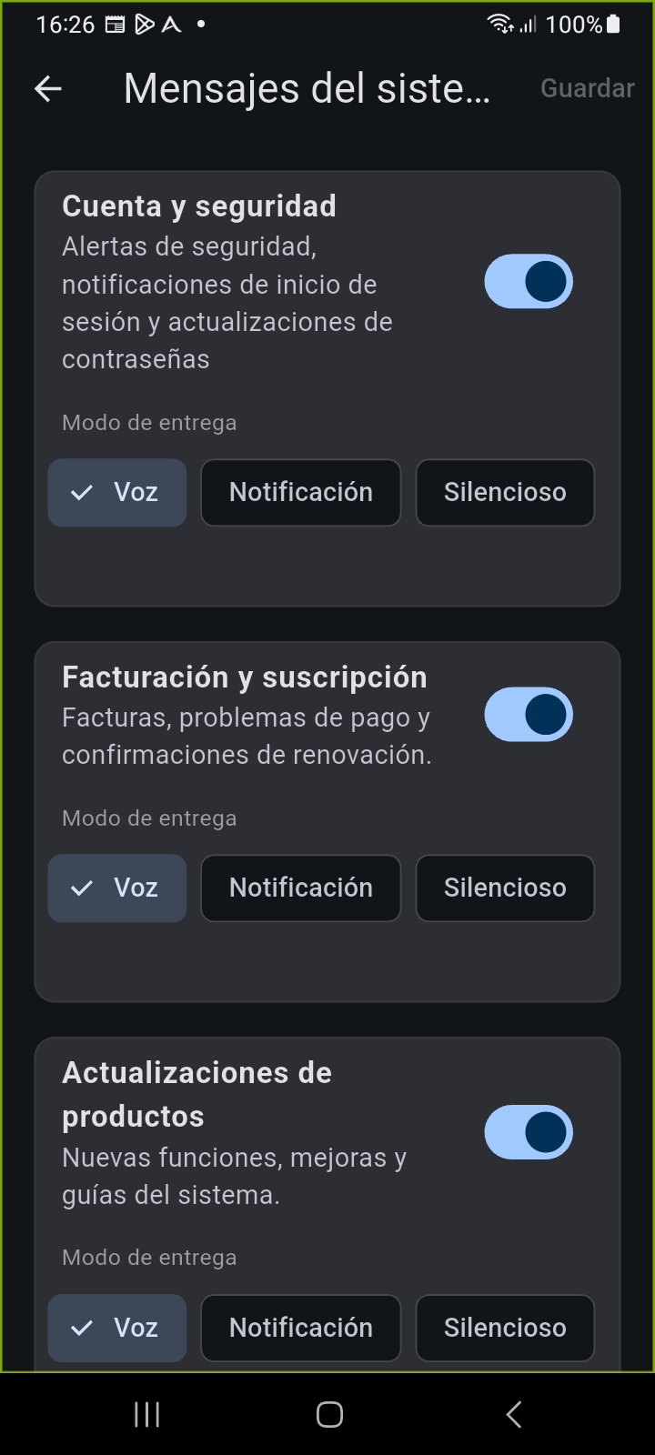 Pantalla de ajustes de Mensajes del Sistema que muestra tarjetas de categoría, interruptores maestros, selectores de modo de entrega y vistas previas de frases habladas