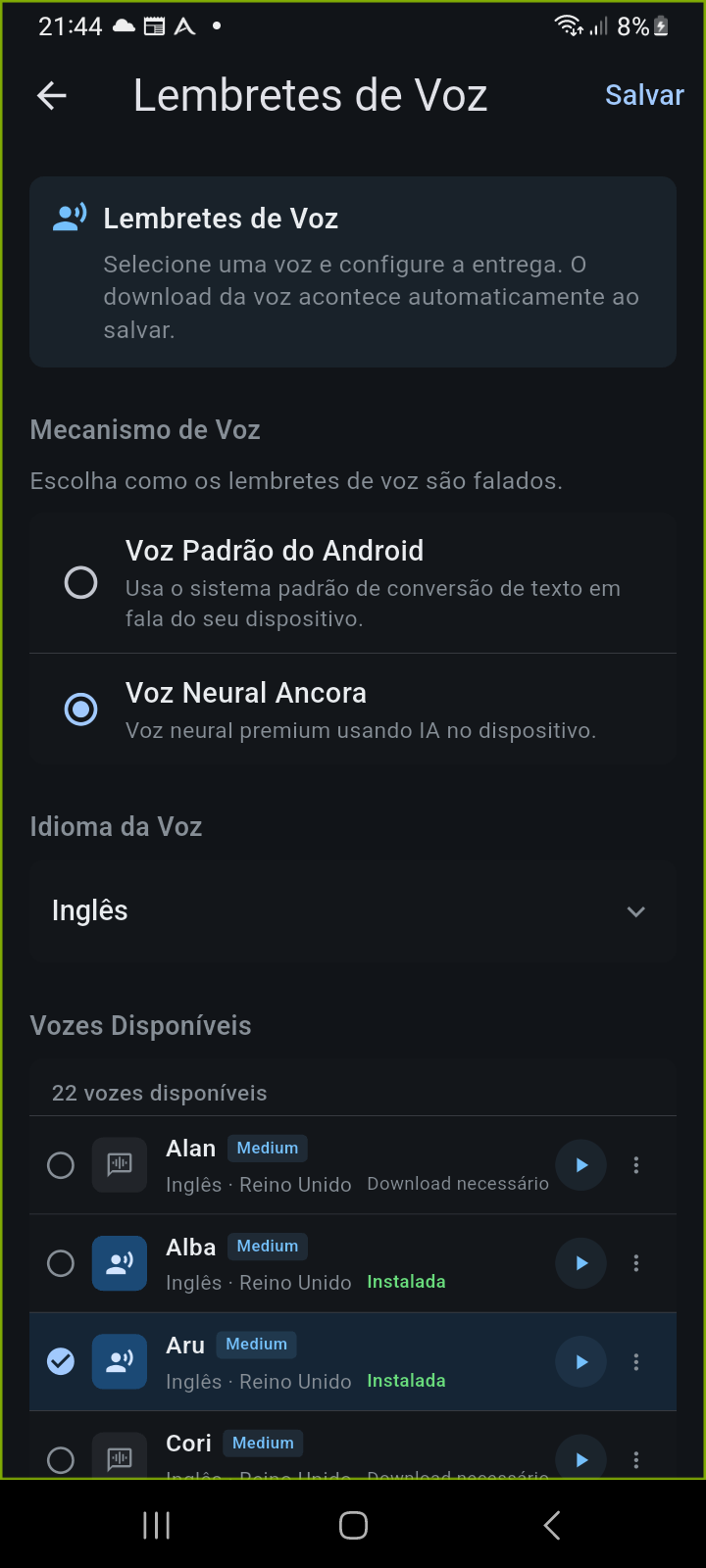 Tela de configuração de Lembretes de Voz com seleção de motor e catálogo de vozes neurais disponíveis